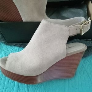 Kenneth Cole Toe Ankle Wedges. Excellent Condition in box